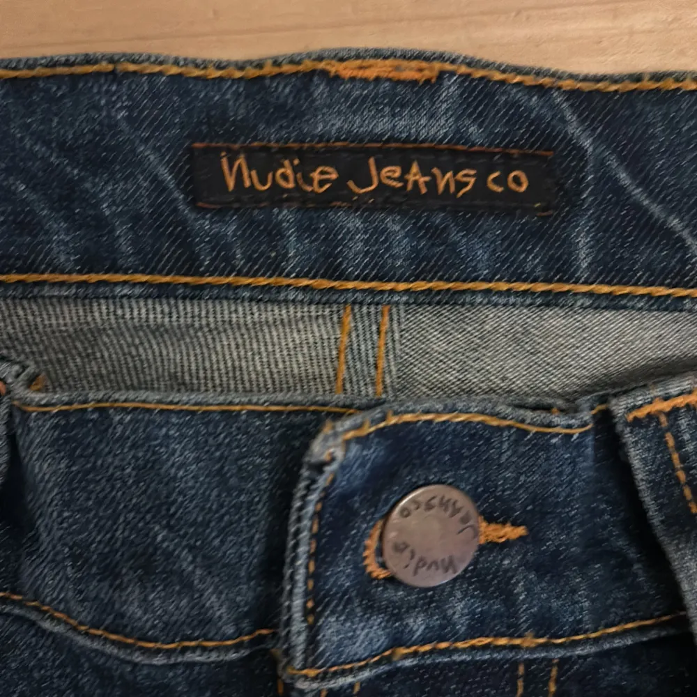 Säljer mina Nudie jeans i skick 9/10  använda ungefär 2-3ggr men säljer dom då dom e försmå och jag bara vill bli av med dom fort. Jeans & Byxor.