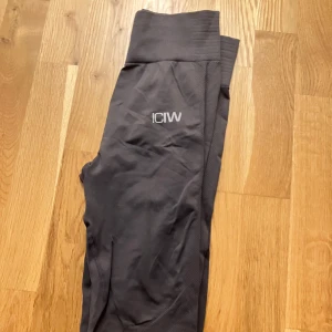 Tights  - Tights från ICIW, använda men i bra skick. 