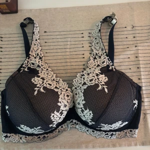 Bh från intimissimi  - Säljes då jag inte hade tid att skicka tbx pga jobb! Endast testad med lapparna kvar. Upplever att den känns lite liten i storleken.