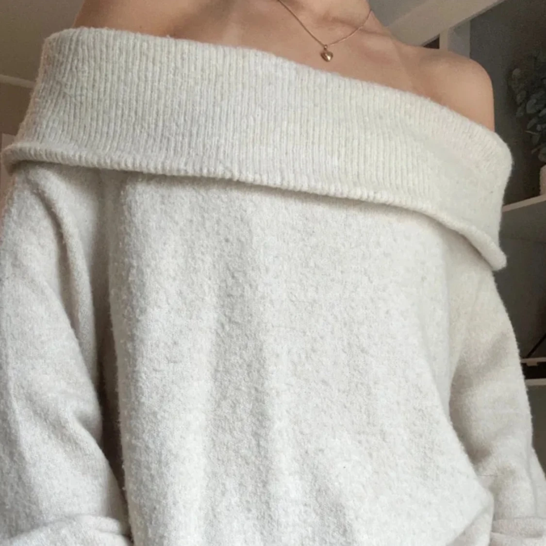 Stickad off shoulder tröja