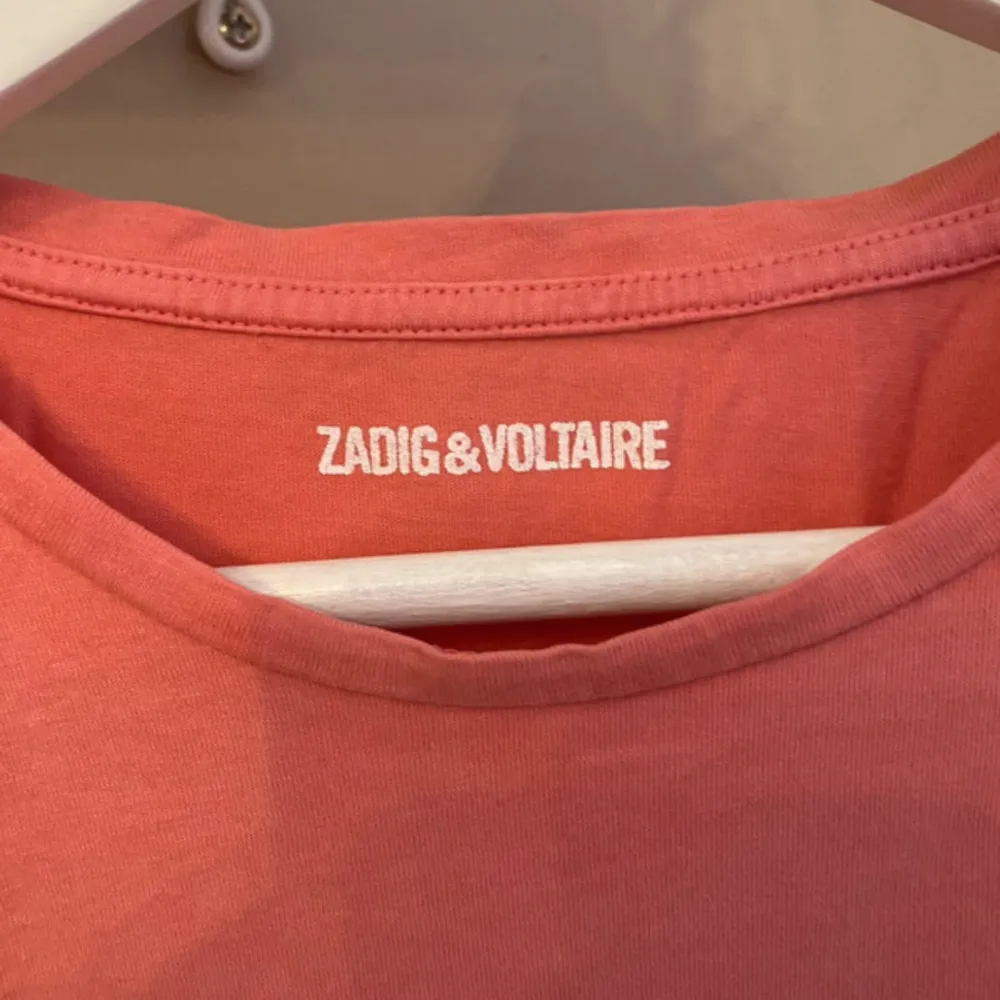 Jätte söt rosa t shirt från zadig Voltaire🙌🎉. T-shirts.