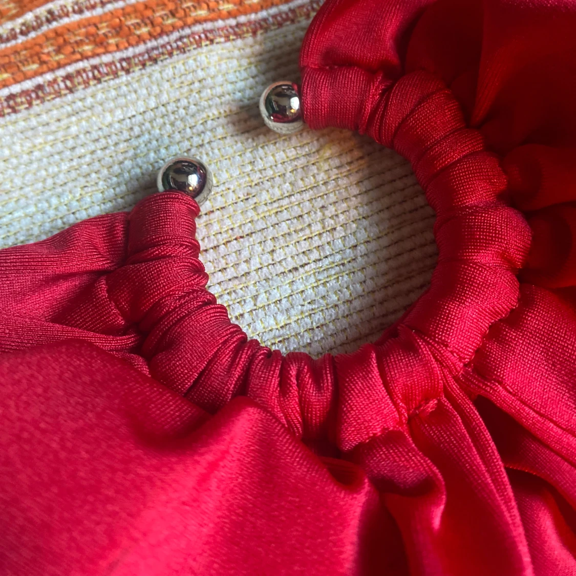 Röd klänning med slits  - 91