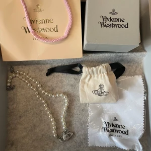 Vivian westwood halsband - As fint halsband tyvärr för litet för mig så väljer att sälja det eller byta mot ngt annat, gått upp ngt där bak därav priset