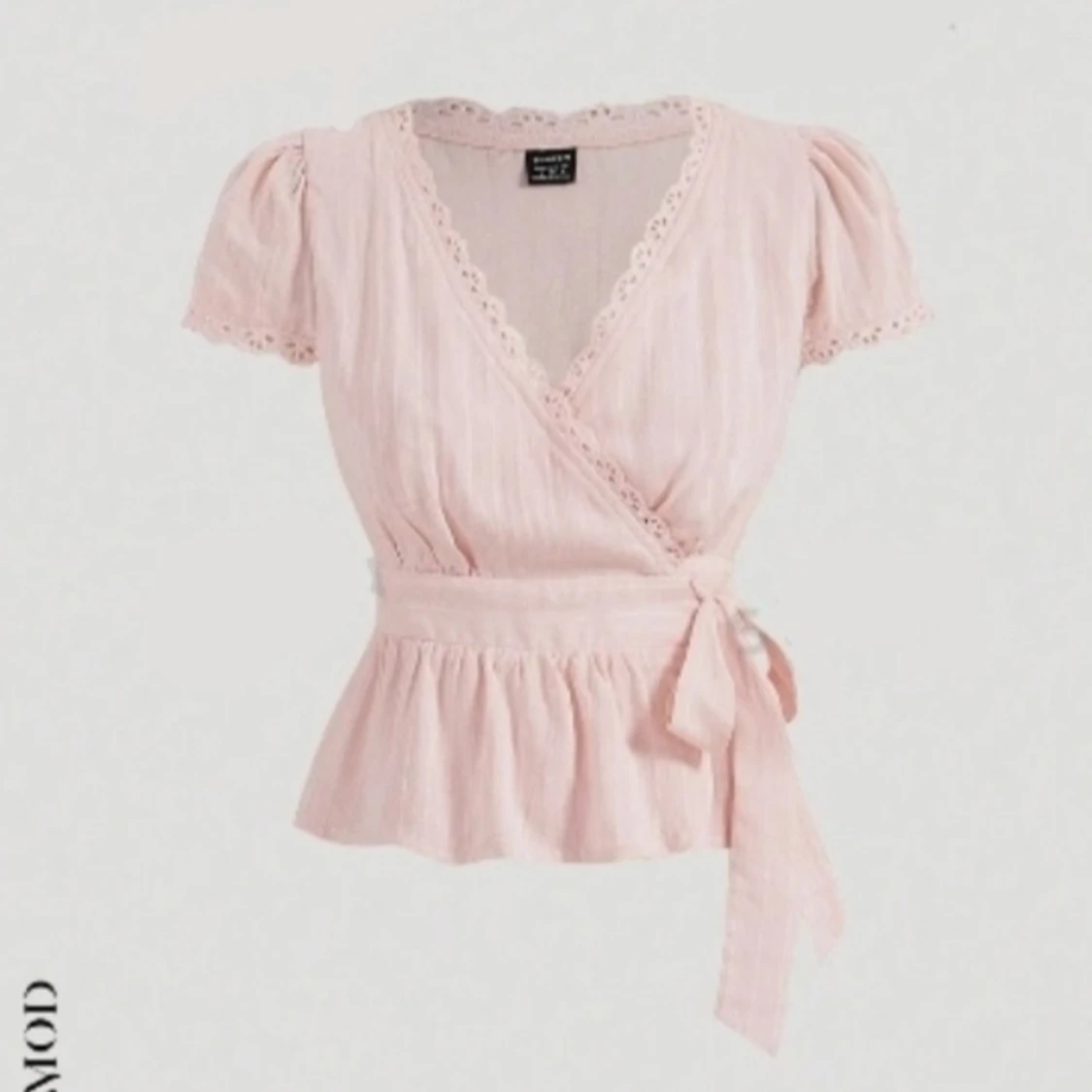 En jĂ€ttefin rosa blusđ Helt oanvĂ€nd