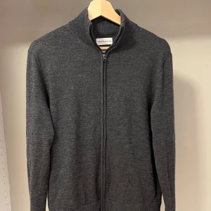 THESE GLORY DAYS ZIP  - Snygg zip up från these glory days. Varsamt använd. Skick 8/10. 