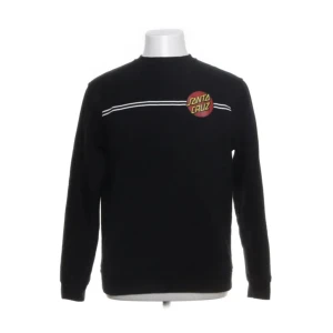 Santa Cruz Sweatshirt - En Santa Cruz Sweatshirt i gott skick som inköptes för 500 kronor. Säljer då den inte passar mig längre. I storlek L men passar också som baggy M. 