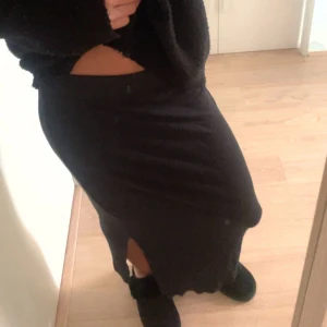 Fin kjol - En fin lång kjol, med en slits på sidan 