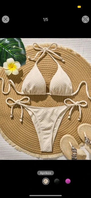 vit bikini - helt ny, aldrig använd. Säljer i både svart och vit, köp en för 130, 2 för 210