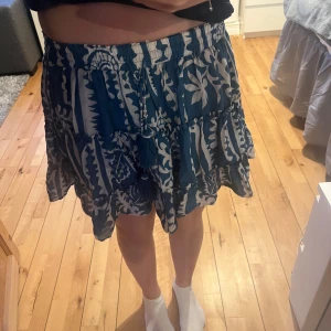 Zara kjol💕 - Kjolen är endast använd ett fåtal gånger och är i ett väldigt fint skick💕 