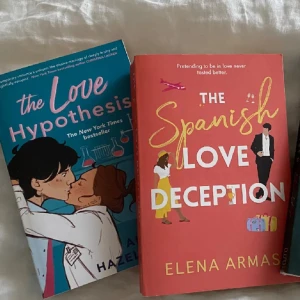 Booktok böcker - Säljer båda för 100kr!! 