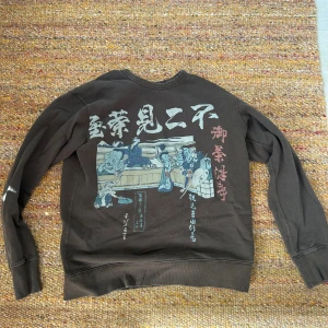 Uniqlo tröja - Använder inte och säljer därför!