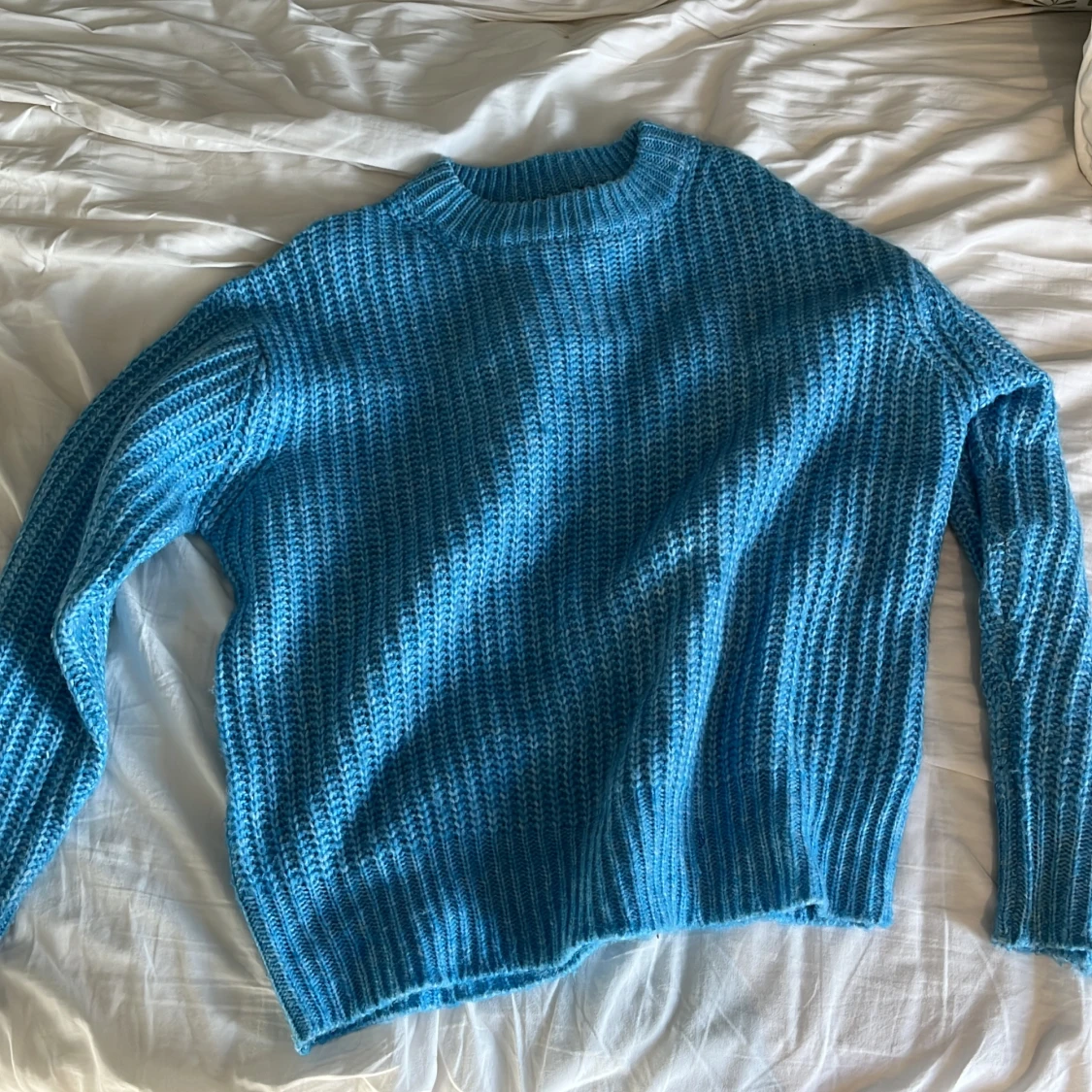 Blå stickad tröja - 90