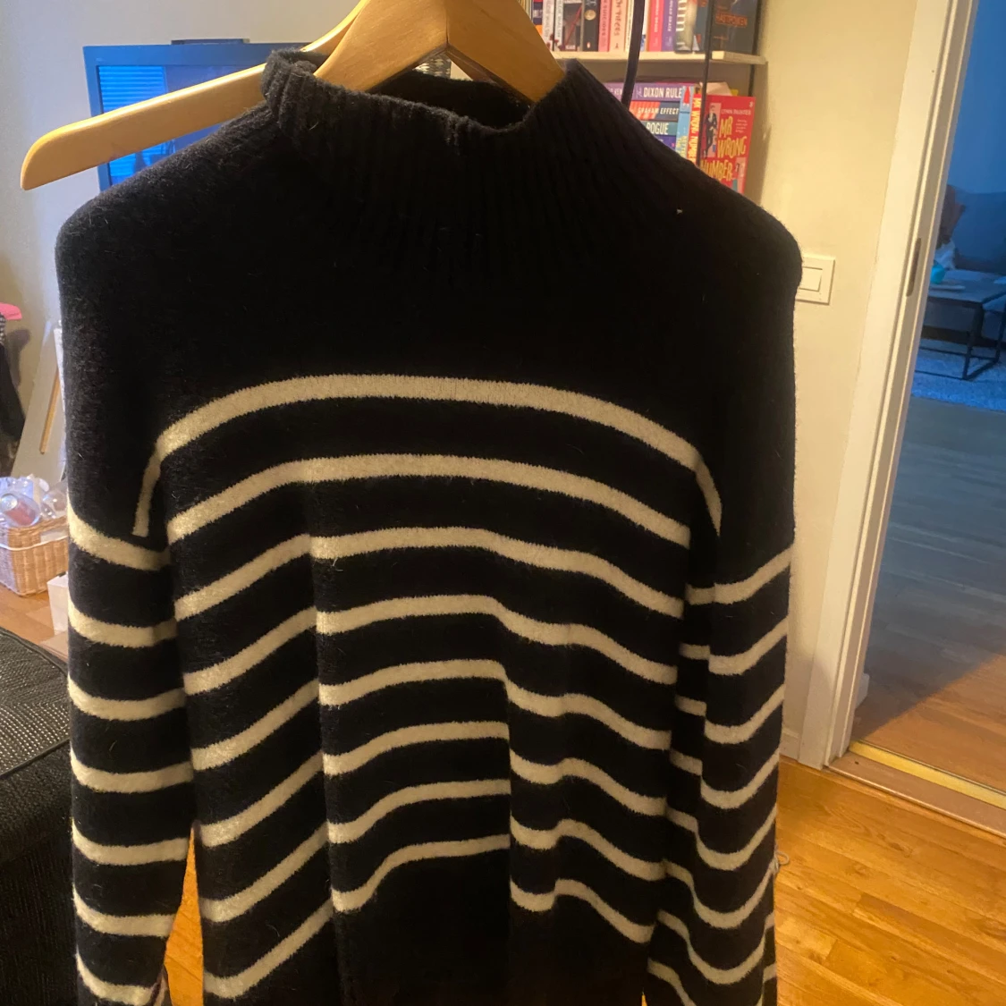 Randing tröja i mjukt material med slits vid höften - 1