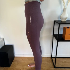 Gymshark tights  - Gymshark energy seamless i lila färg, storlek S-M, välanvända