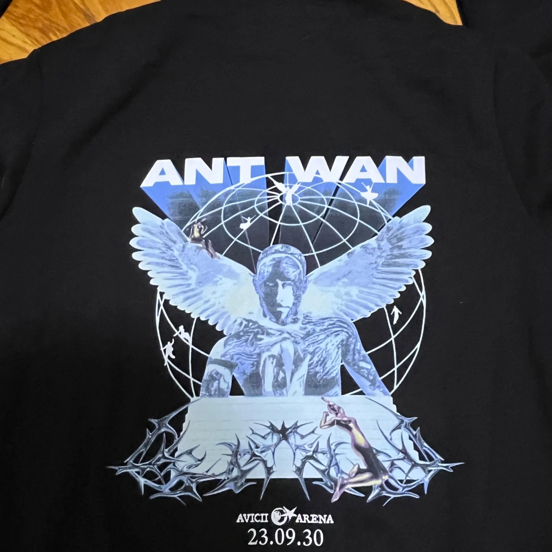 ANTWAN tshirt+hoodie(konsert) - 90