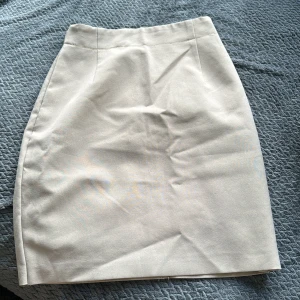 Beige kjol  - Beige kjol i fint skick. 