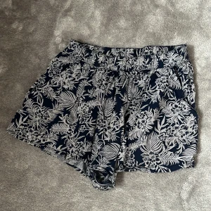 Mönster shorts - Mönstriga shorts. Passar perfekt nu till sommaren.