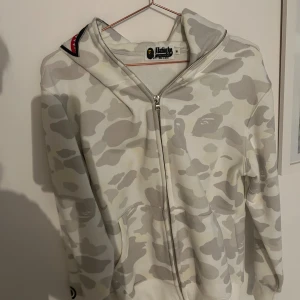 Bape tröja - Köpt på plick för ca 1400, säljer för 799