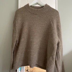 Stickad tröja - Så fin stickad tröja från Gina. Jättebra skick för har inte använt den så mycket🫶