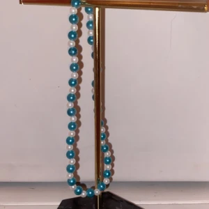 Halsband  - blå och vit halsband 