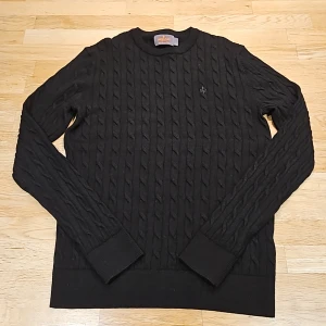 Morris tröja  - Säljer denna tröja eftersom att den inte passade. väldigt bra skick,  och knappt använd. 