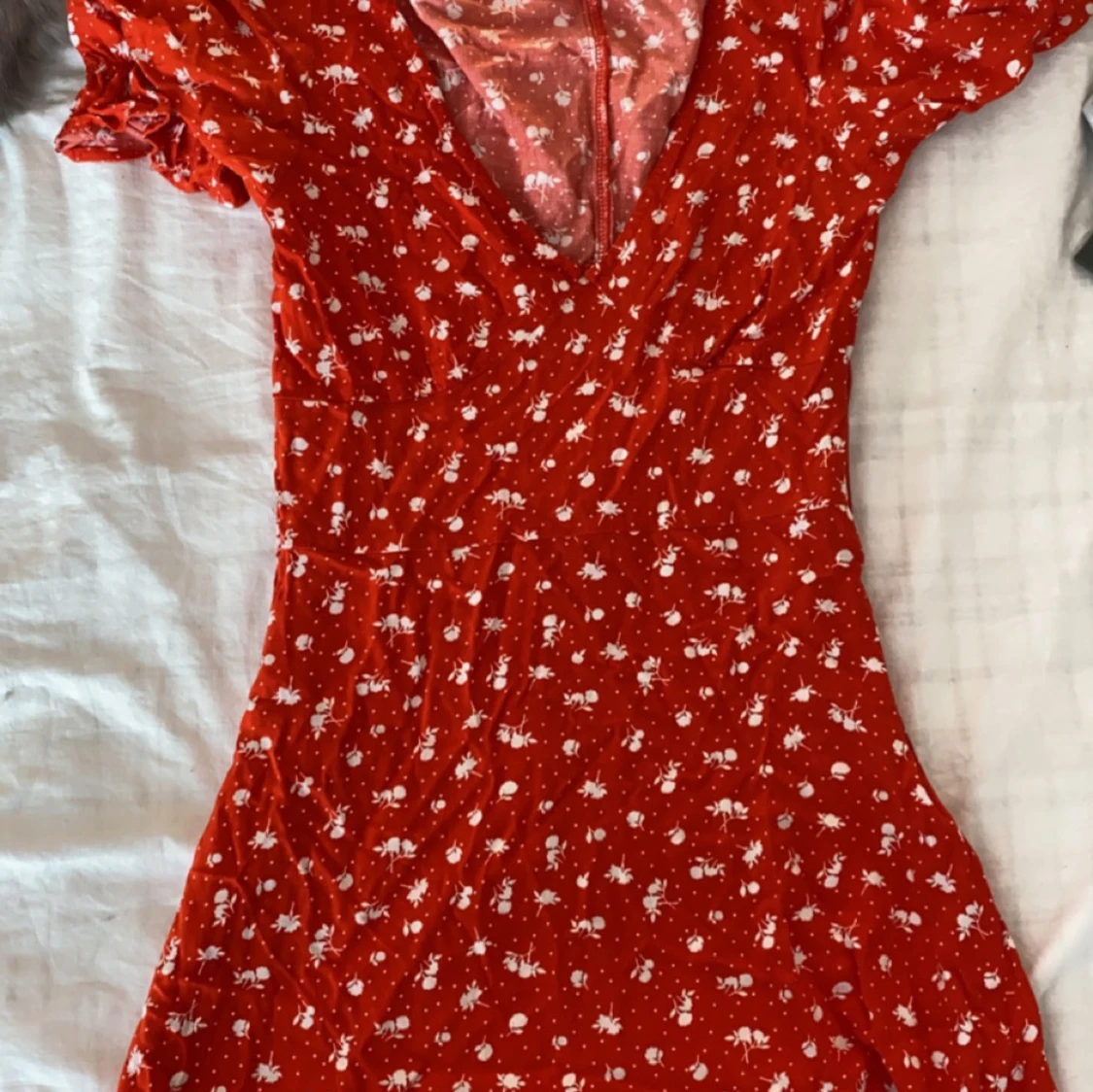 Röd blommig klänning - 92