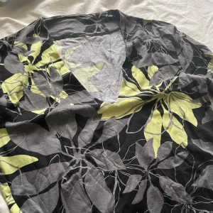 Tröja - Skriv om ni har några frågor! 💚