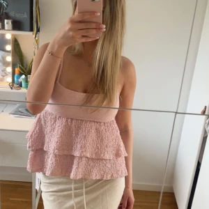 Topp från gina - Rosa topp från gina, knappt använd. Köparen står för frakt💕