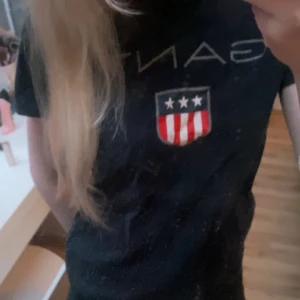 T-Shirt från Gant - T-Shirt från gant i storlek 146-152. Inga defekter. Svart/mörkblå