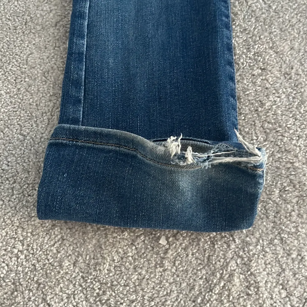 LTB Jeanse storlek 24-30 Bra skicka lite slitna längst ner som man ser på bilderna.Inget man tänker på. Passar mig perfekt som är 160 cm lång.. Jeans & Byxor.