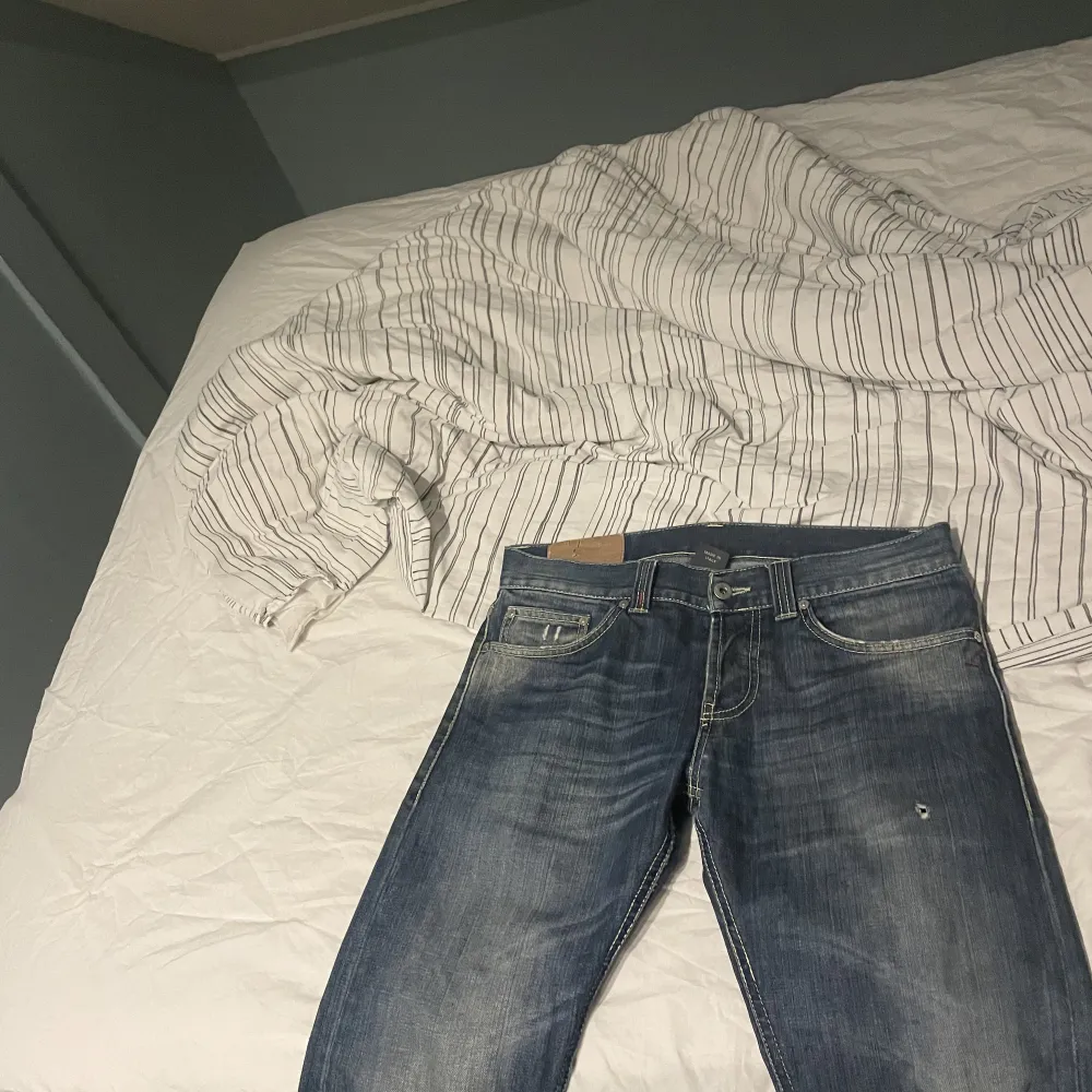 2 Dondup jeans i ljusblå färg i extremt bra skick. Storlek 30 och ny pris ca 3000 lök. Säljs för bara 1100! Hör av er vid frågor.. Jeans & Byxor.