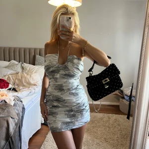 Fest klänning  - Sjukt snygg fest klänning från zara🤩