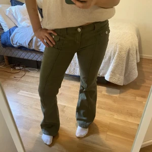 Gröna jeans h&m - Söker dessa jeans i storlek 48,38,36!