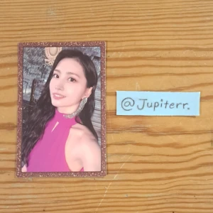 TWICE MOMO FEEL SPECIAL PC - Officiellt Momo Feel special photocard🍑 Säljer pga att jag inte samlar längre och behöver pengar :) Skickar med sleeve och toploader så att den kommer fram säkert! Skriv gärna innan du köper ❤️ Frakt blir 20kr