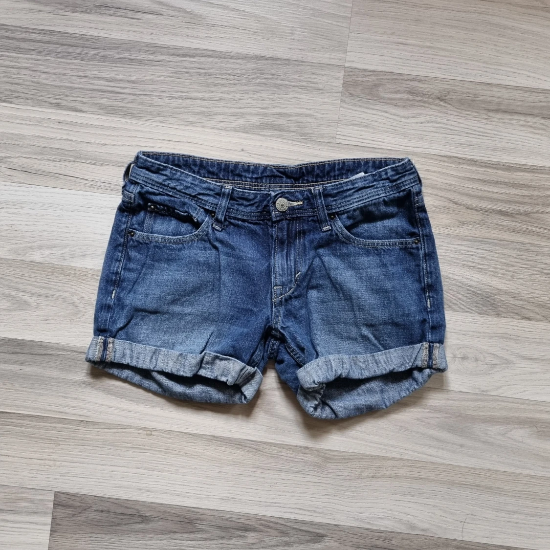 Blå jeansshorts