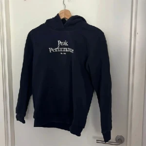 Peak hoodie - Super fin peak hoodie strl 150 men passar super bra på mig som har xs/s i vanliga fall
