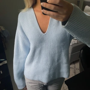 STICKAD TRÖJA - Stickad tröja från Na-kd i storlek S. Använd 1 gång🤍