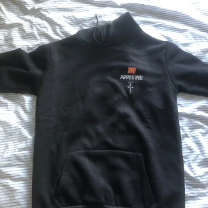 Travis scott X Cactus Jack hoodie  - Säljer denna Travis Scott tröjan väldigt billigt sitter lite i kroppen.