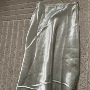 Satin kjol asos  - Helt ny aldrig använd från asos 