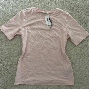 Söt topp - Söt topp från Gina, aldrig använd därav lappen kvar💖