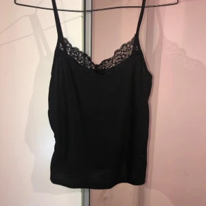 Spets linne - Ganska bra skick, men använder inte så mycket😁(från shein) 