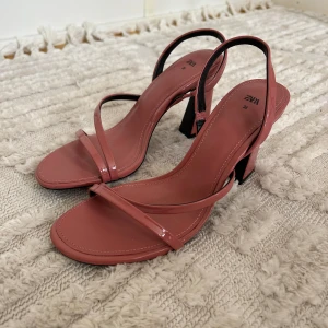 Klackskor  - Jättefina och oanvända klackskor från zara. 