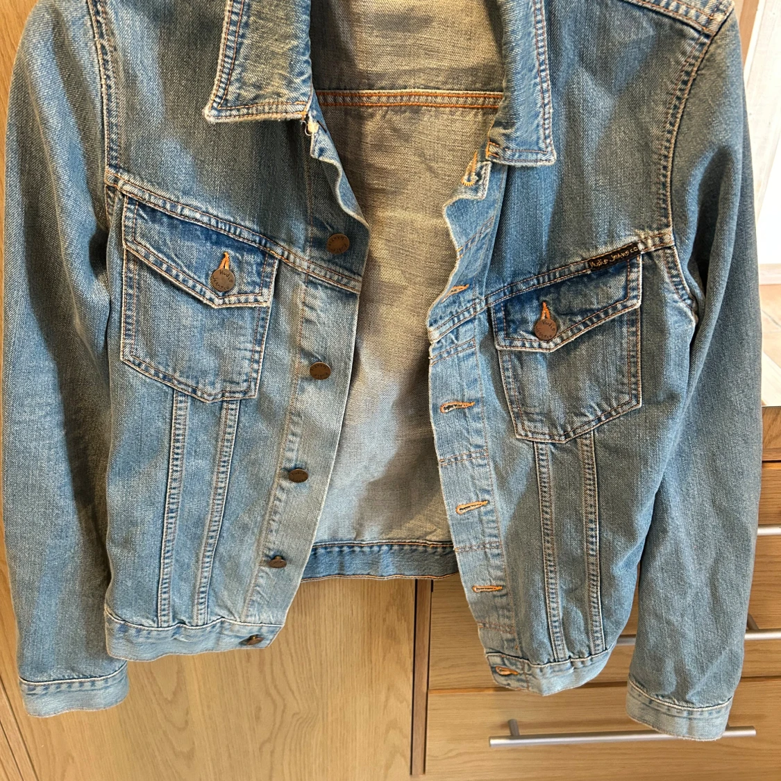 Blå jeansjacka från Nudie Jeans Co