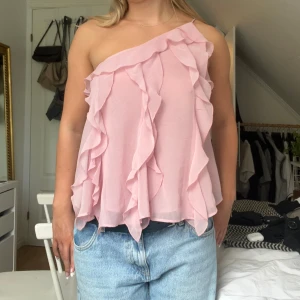 Rosa volang top  - Från zara, skriv för mer frågor eller bilder 🥰
