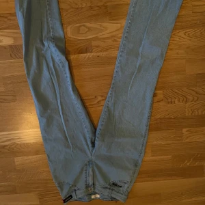 Jeans - Använt skick storlek 36