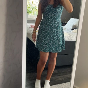 Klänning - Jättefin klänning i storlek S, inga defekter! 💗Säljer då den inte kommer till användning 