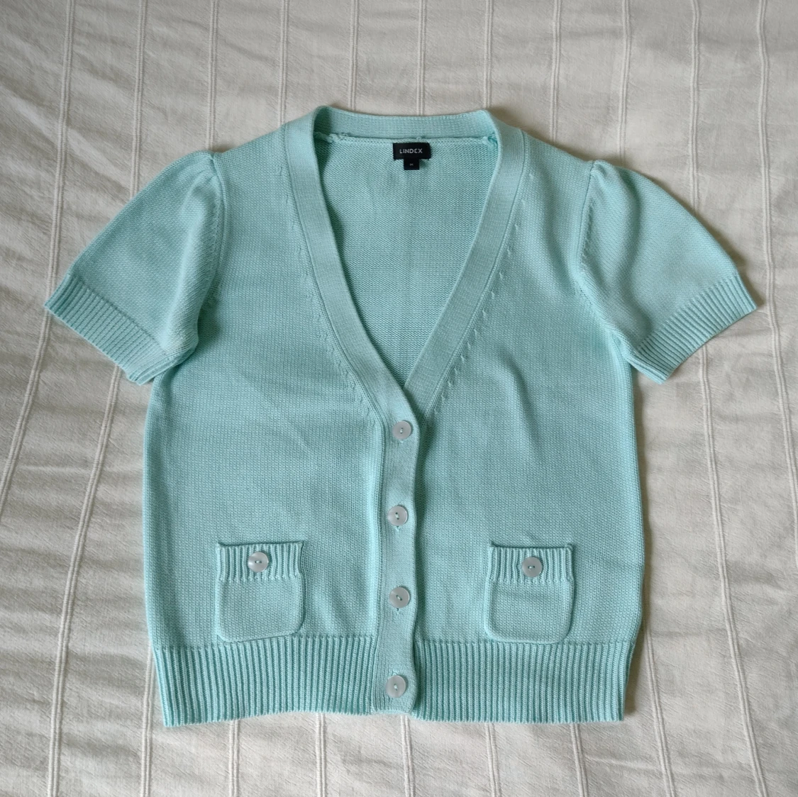 Kortärmad stickad kofta/tröja - storlek M