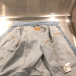Jeans jacka  - En fin jeansjacka som används en gång om året. Vill ni veta mer finns jag i meddelande❤️