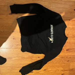 Svart axel arigato tröja - Storlek xs/s 10/10 skick nypris: 1200 Mitt pris:350