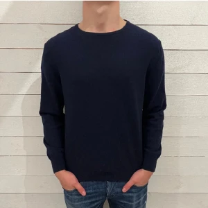 Stenströms tröja - Säljer denna riktigt snygga tröjan i merinoull från stenströms. Tröjan är i riktigt fint skick och har inga defekter eller liknande! Nypriset ligger på 1500. Hör av dig vid minsta lilla fundering!